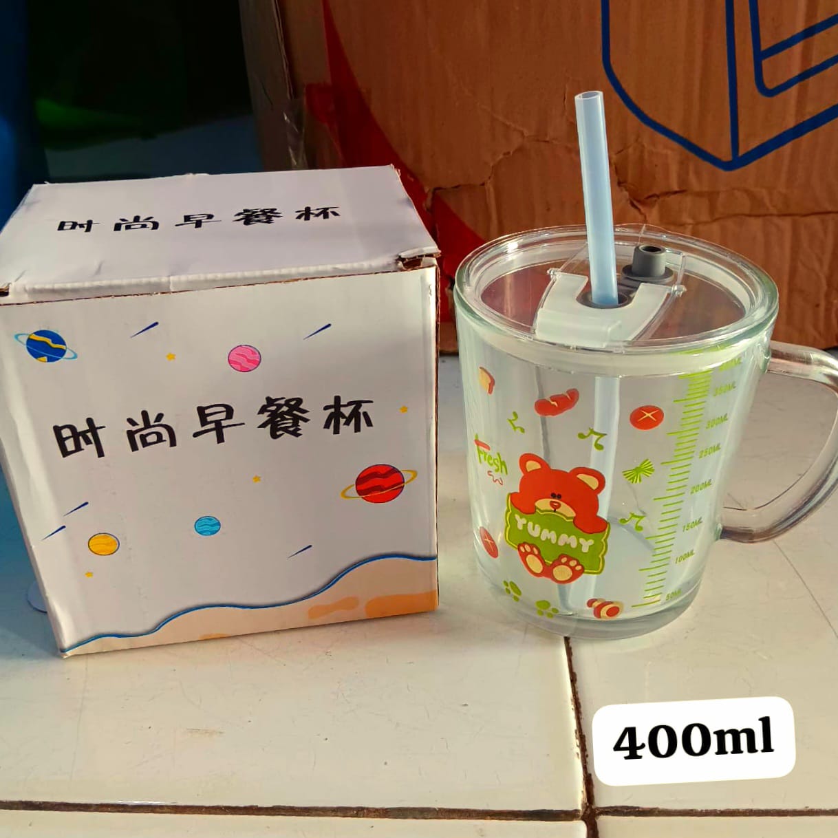 Gelas kaca anak sedotan