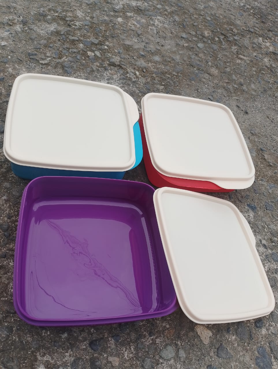 Kotak bekal kotak tanpa sekat